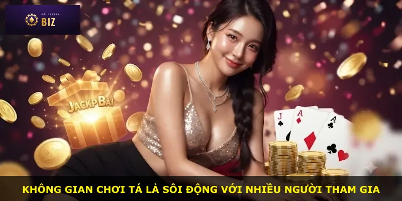 Không gian chơi Tá lả sôi động với nhiều người tham gia